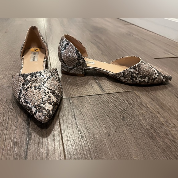 Steve Madden Snakeskin Flat - Women’s 7 - Picture 2 of 6